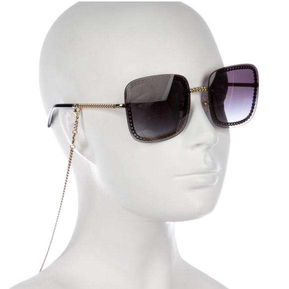 100% authentic CC logo Chanel square sunglasses on a chain - Picture 1 of 4